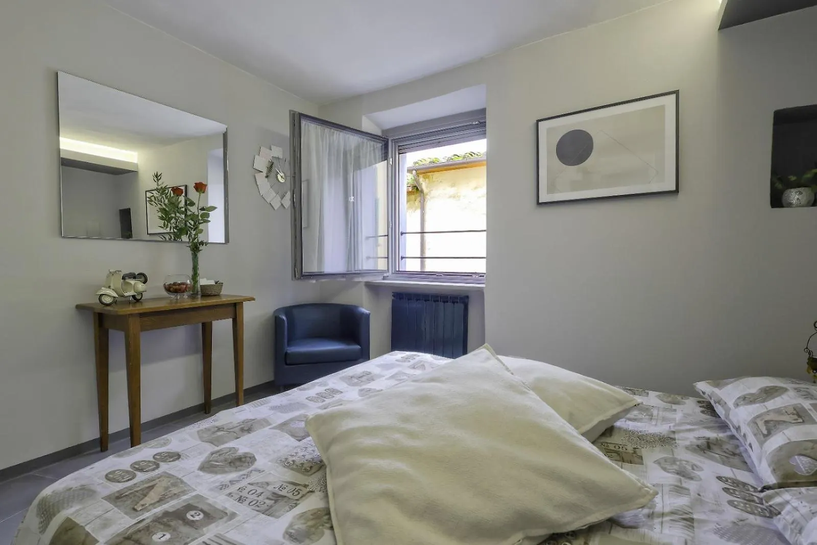 Casa Vacanze Vicolo della Luna Ambra Italia